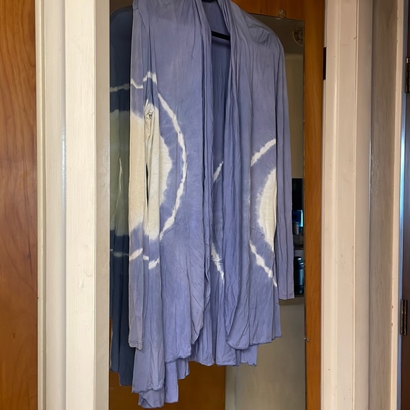 Women’s Shawl - Picture 2 of 2